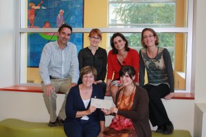 On retrouve sur la photo, de gauche à droite : Jean-François Bussières, Caroline Morin, Ema Ferreira, Brigitte Martin, Lise Gauthier, Carolina Marino. 