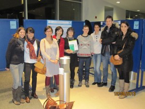 Des membres de l'URPP au Rendez-vous de la recherche pharmaceutique à l'Université de Montréal. DE gauche à droite : Alexia Janes, Aurélie Guérin, Cécile Bérard, Lena Cerruti, Carolina Marino-Martinez, Freia Stockel, Justine Guillot, François Rinaldi et Claire Bianchi.