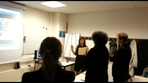 Jennifer Corny, lors de la soutenance de sa thèse d'état de Docteur en pharmacie, à la Faculté Paris Descartes, le 19 décembre 2014.