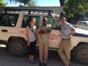Virginie Bussières, bénévole, Jean Lafontant-Maurice, médecin, Jean-François Bussières, pharmacien CHU Sainte-Justine, Haïti, août 2015